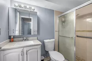 1825 W 44th Pl, Hialeah, FL 33012 - Photo 17