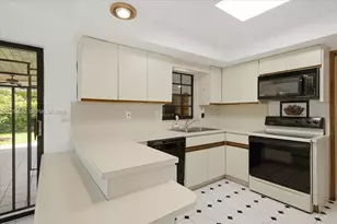 3625 SW 122nd Pl, Miami, FL 33175 - Photo 9