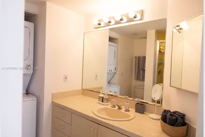 1000 W Island Blvd #1010, Aventura, FL 33160 - Photo 31