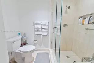 1000 W Island Blvd, Aventura, FL 33160 - Photo 21