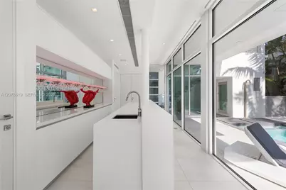 440 S Hibiscus Dr, Miami Beach, FL 33139 - Photo 9