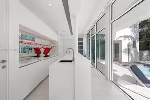 440 S Hibiscus Dr, Miami Beach, FL 33139 - Photo 9
