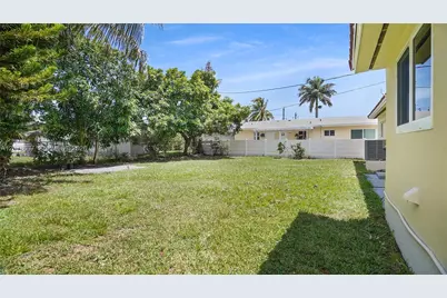 903 NE 2nd St, Hallandale Beach, FL 33009 - Photo 31