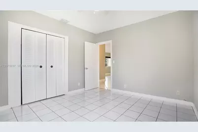 903 NE 2nd St, Hallandale Beach, FL 33009 - Photo 23