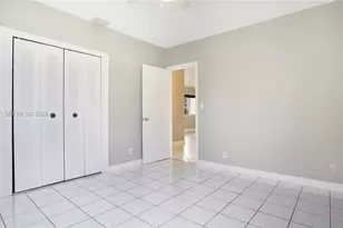 903 NE 2nd St, Hallandale Beach, FL 33009 - Photo 23