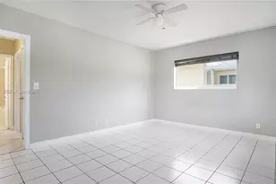 903 NE 2nd St, Hallandale Beach, FL 33009 - Photo 19