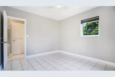 903 NE 2nd St, Hallandale Beach, FL 33009 - Photo 25