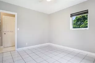 903 NE 2nd St, Hallandale Beach, FL 33009 - Photo 25