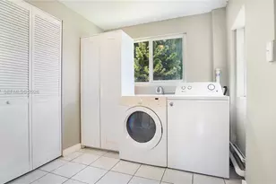 903 NE 2nd St, Hallandale Beach, FL 33009 - Photo 11