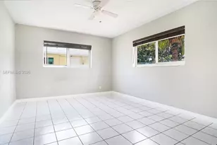 903 NE 2nd St, Hallandale Beach, FL 33009 - Photo 17