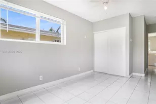 903 NE 2nd St, Hallandale Beach, FL 33009 - Photo 11