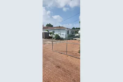 150 NW 17th Ct, Miami, FL 33125 - Photo 17