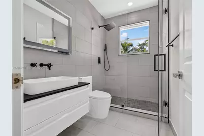 1371 Victoria Isle Dr, Weston, FL 33327 - Photo 95