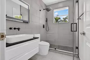 1371 Victoria Isle Dr, Weston, FL 33327 - Photo 95