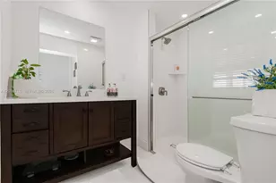 359 W 35th St, Hialeah, FL 33012 - Photo 23