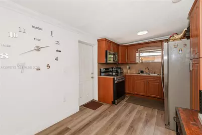 359 W 35th St, Hialeah, FL 33012 - Photo 13