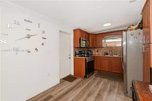 359 W 35th St, Hialeah, FL 33012 - Photo 13