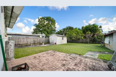 1038 NW 11th Ct, Fort Lauderdale, FL 33311 - Photo 15