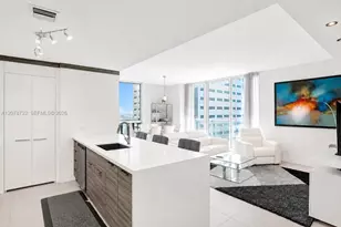 300 S Biscayne Blvd, Miami, FL 33131 - Photo 9