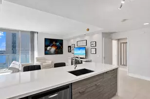 300 S Biscayne Blvd, Miami, FL 33131 - Photo 11