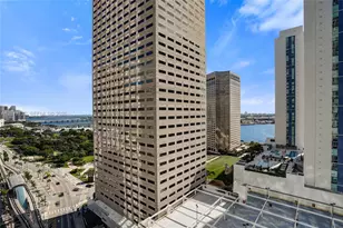 300 S Biscayne Blvd, Miami, FL 33131 - Photo 39