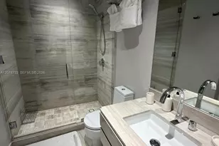 18975 Collins Ave, Sunny Isles Beach, FL 33160 - Photo 11