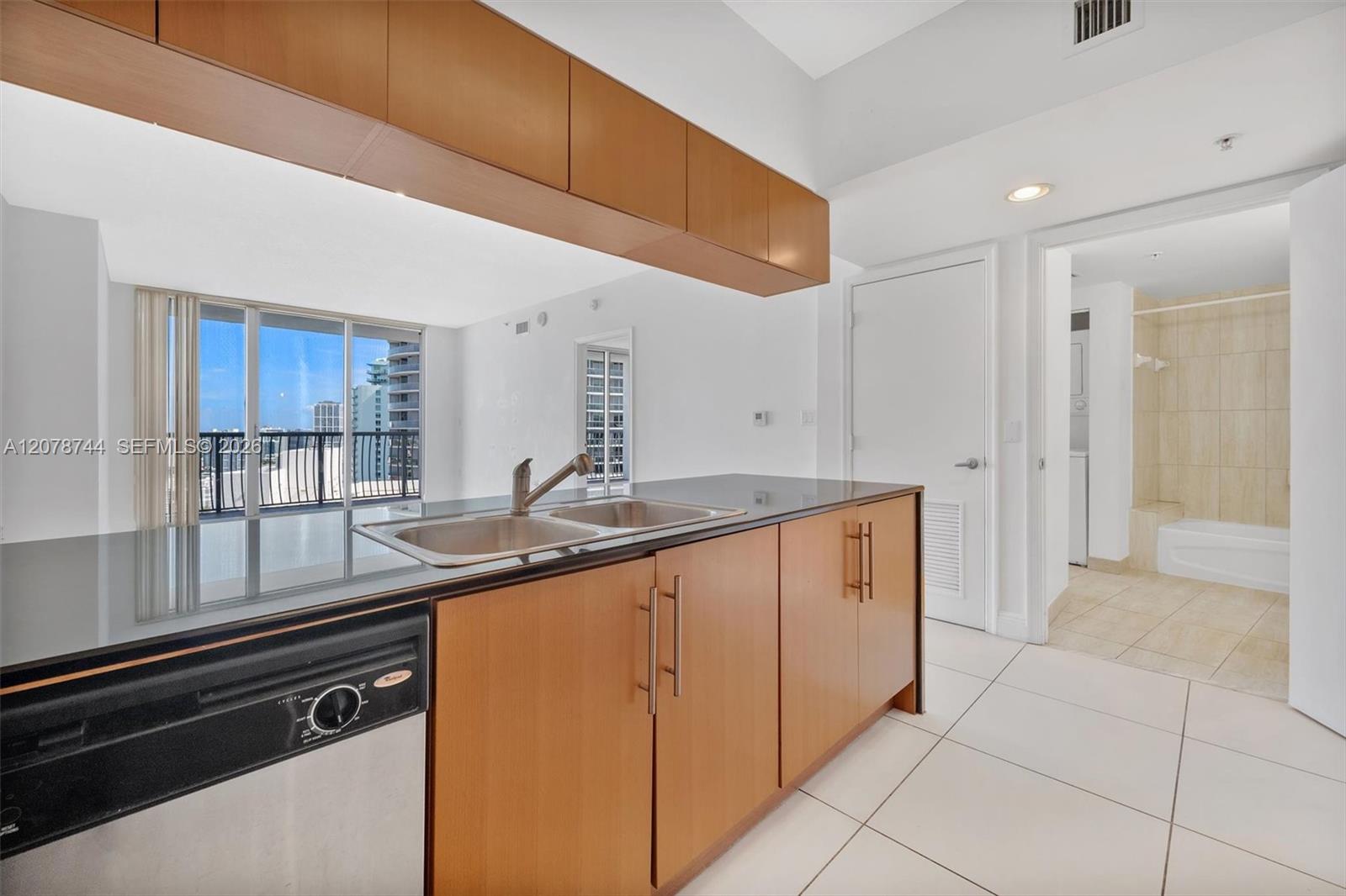 1750 N Bayshore Dr #4011 - 1750 N Bayshore Dr #4011, Miami, FL 33132 Luxury Property | Jose Angel Pina