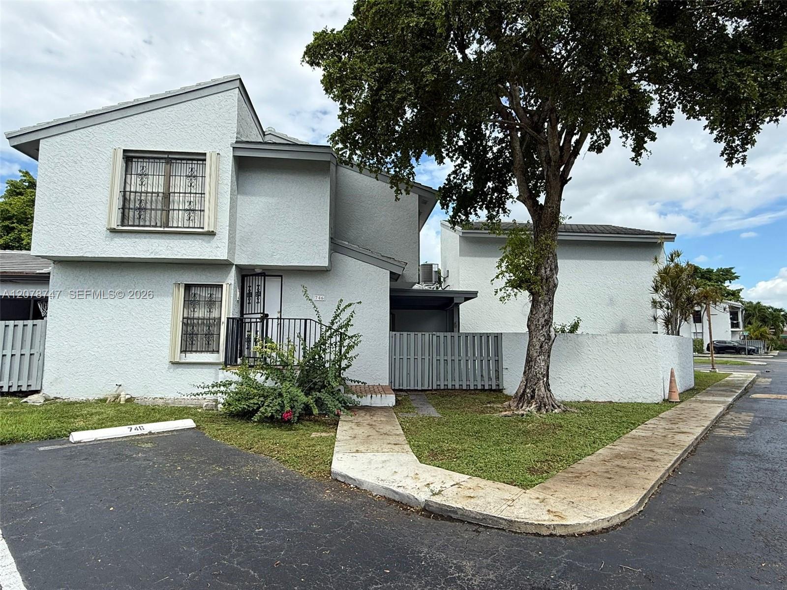 746 NW 105th Pl #A6 - 746 NW 105th Pl #A6, Miami, FL 33172 Luxury Property | Jose Angel Pina