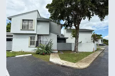 746 NW 105th Pl #A6, Miami, FL 33172 - Photo 1