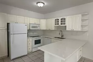746 NW 105th Pl, Miami, FL 33172 - Photo 3