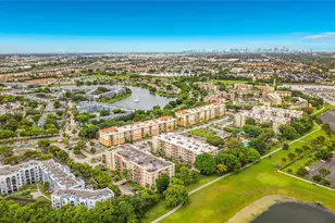 9350 Fontainebleau Blvd, Miami, FL 33172 - Photo 27