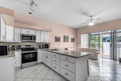 9053 NW 146th Ter, Miami Lakes, FL 33018 - Photo 11