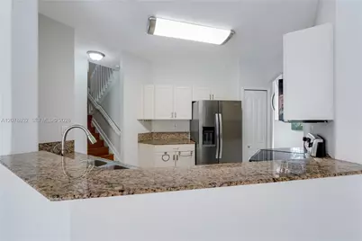 8450 NW 113th Psge, Doral, FL 33178 - Photo 9