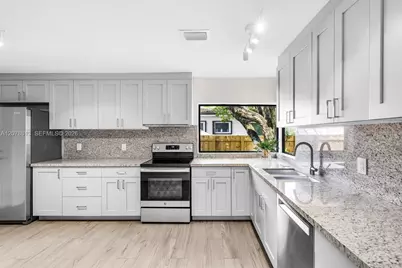 435 NE 114th St, Miami, FL 33161 - Photo 29