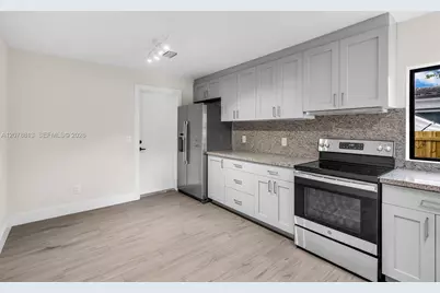 435 NE 114th St, Miami, FL 33161 - Photo 27