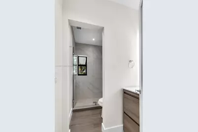 435 NE 114th St, Miami, FL 33161 - Photo 17