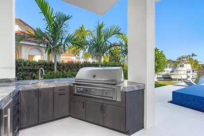 51 Isla Bahia Dr, Fort Lauderdale, FL 33316 - Photo 17