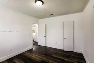 10020 SW 37th St, Miami, FL 33165 - Photo 13