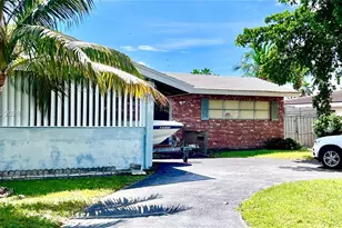 2172 NE 25th St, Wilton Manors, FL 33305 - Photo 1