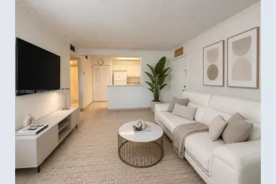 351 Palm Way #104, Pembroke Pines, FL 33025 - Photo 1
