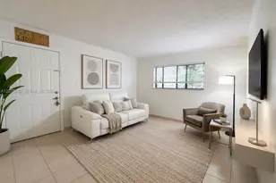 351 Palm Way, Pembroke Pines, FL 33025 - Photo 3