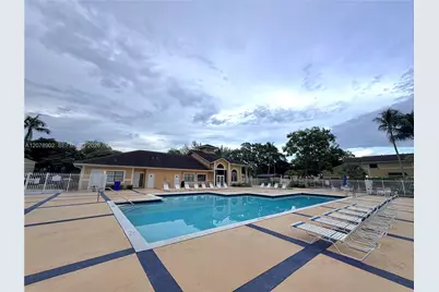 351 Palm Way #104, Pembroke Pines, FL 33025 - Photo 11