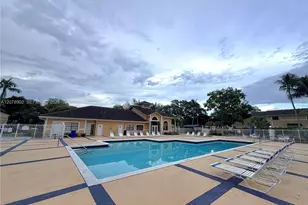 351 Palm Way, Pembroke Pines, FL 33025 - Photo 11