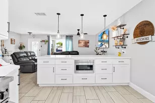 11660 NW 38th Pl, Sunrise, FL 33323 - Photo 5