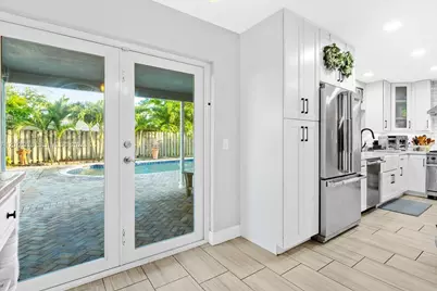 11660 NW 38th Pl, Sunrise, FL 33323 - Photo 11