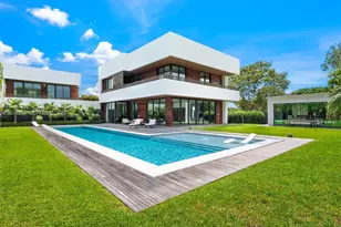 9860 NE 5th Avenue Rd, Miami Shores, FL 33138 - Photo 1