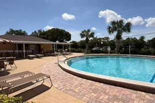 425 Southampton B, West Palm Beach, FL 33417 - Photo 9