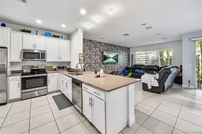 83 Palm Ln, Royal Palm Beach, FL 33411 - Photo 11
