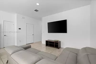 757 SW 11th St, Florida City, FL 33034 - Photo 11