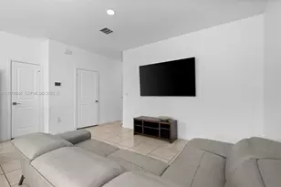 757 SW 11th St, Florida City, FL 33034 - Photo 11